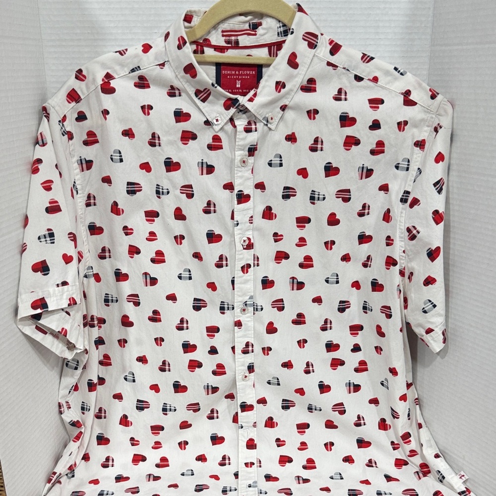 Denim & Flower White Short-Sleeve Button-Up Shirt with Red Heart Print